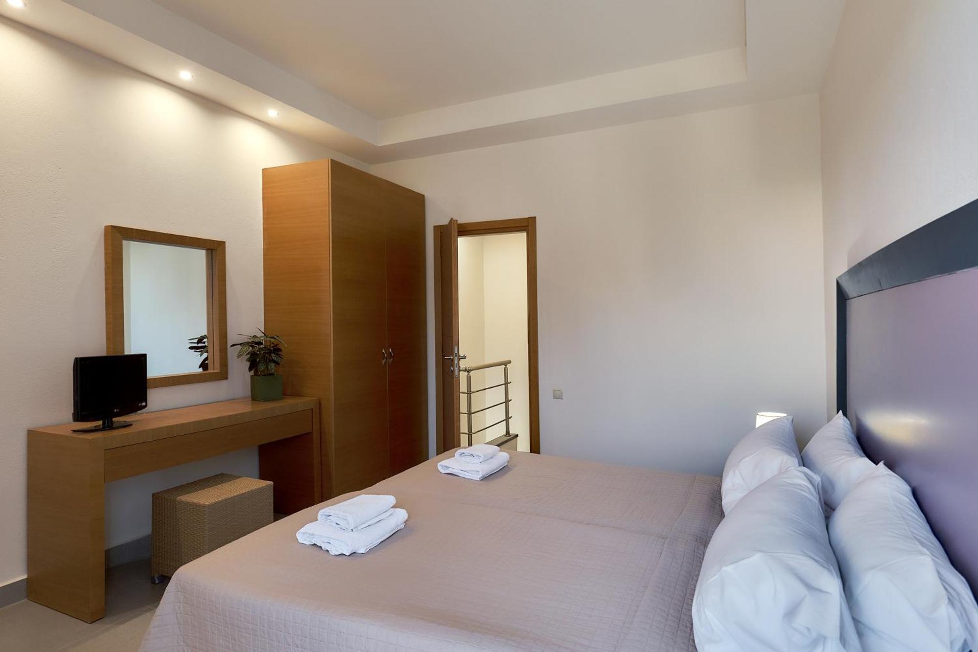 Creteco Hotel & Suites Gournes Gouvon Exterior photo